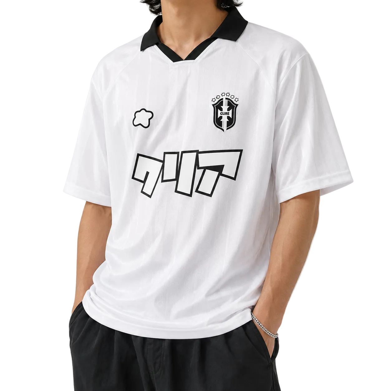 Jersey blanc CLRE Drop.004 porté — maillot home style Brésil katakana footballcore col noir contrasté