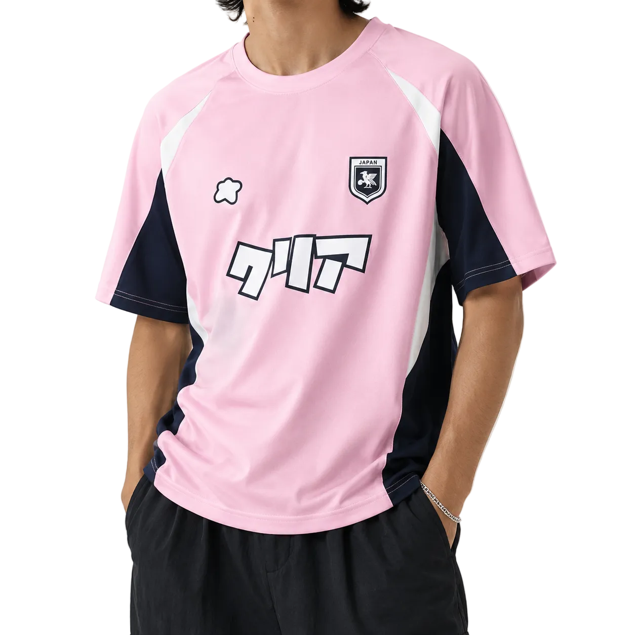 Maillot Japon rose style football streetwear CLRE avec détails bleu marine et blancs vue de face